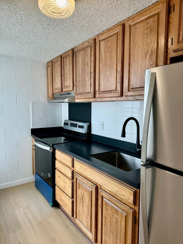 Primary Photo - Punahou Royale - Ronvated 1 bedroom, 1 bat...