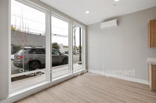 Foto del edificio - 22415 SW Pine St