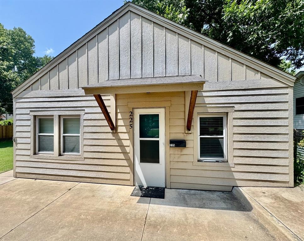 Foto principal - 225 E 5th St