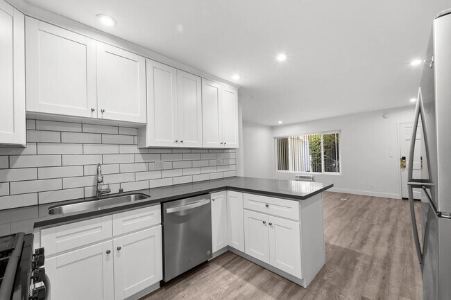 Foto del edificio - 1240 W 29th St