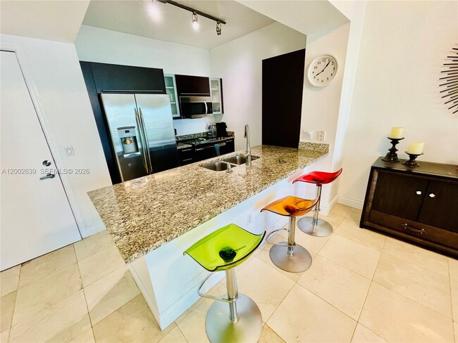 Building Photo - 950 Brickell Bay Dr
