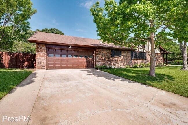 Building Photo - 4 br, 3 bath House - 724 Toni Drive