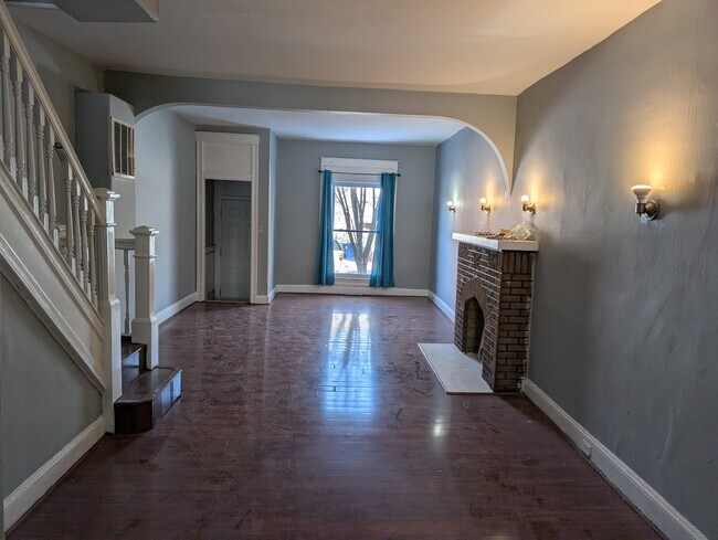 Foto del edificio - 2409 McElderry St