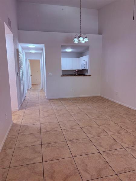 Building Photo - 2941 Riverside Dr
