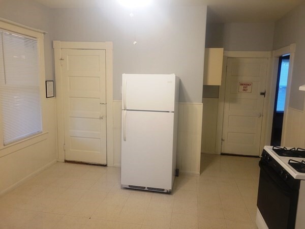 Building Photo - 406 Stevens St
