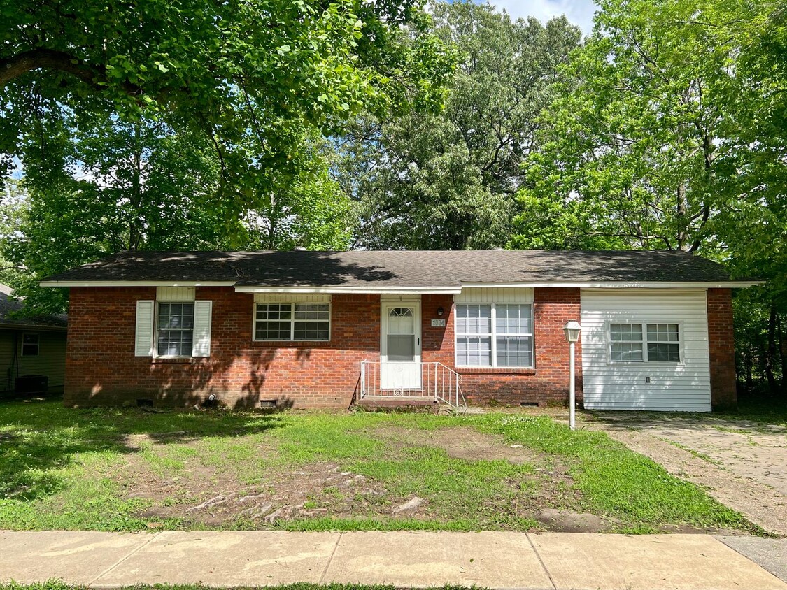 Primary Photo - For Rent - 3 Bedroom 1 Bath
