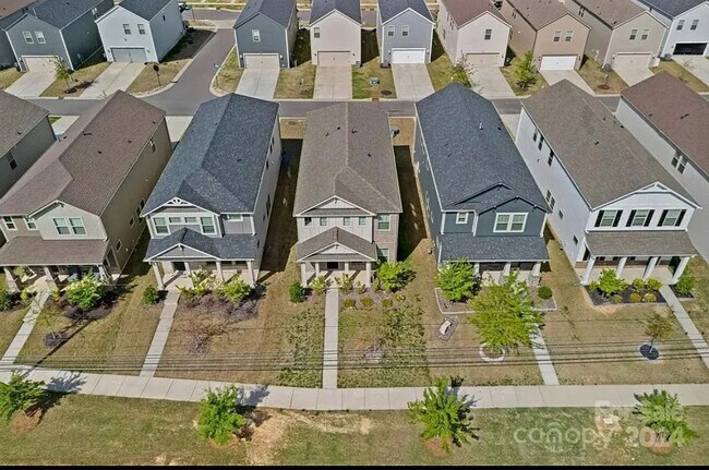 Foto del edificio - Room in House on Old Statesville Rd