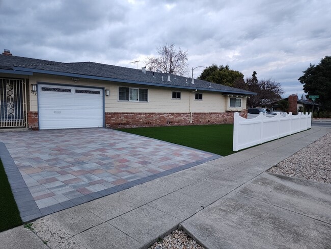 Building Photo - 969 Goodwin Ave