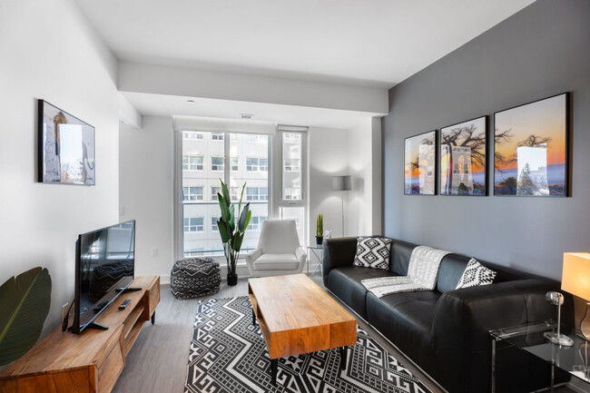 Building Photo - 90 Champagne Ave S