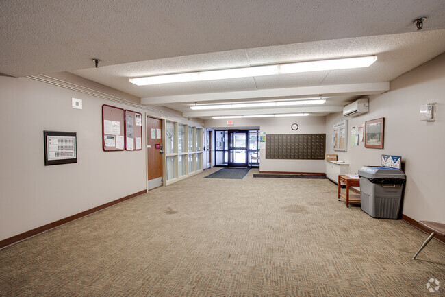 Lobby - RAYMIE JOHNSON ESTATES & TOWNHOMES