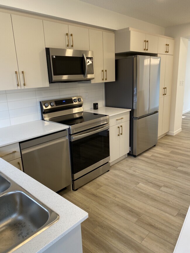 Photo du bâtiment - 1530 Tamarack Blvd NW