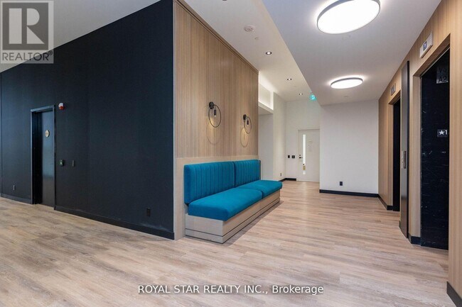 Photo du bâtiment - 7950-B-7950 Bathurst St
