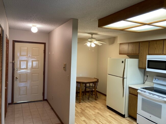 Dining area - 25 Lincoln Ave