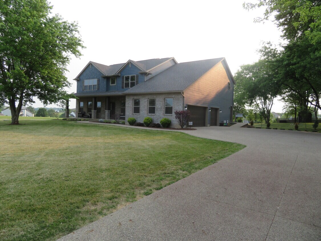 Foto principal - 9149 Hill Rd S