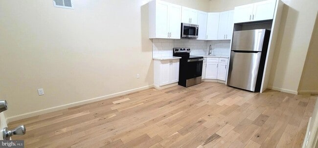 Photo - 1219 W Silver St Apartment