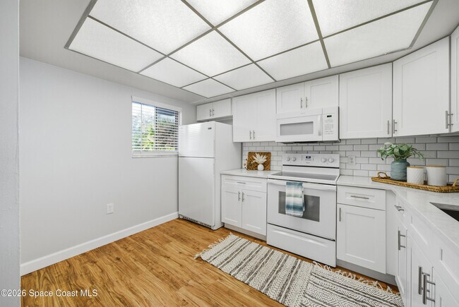 Foto del edificio - 6850 US-1