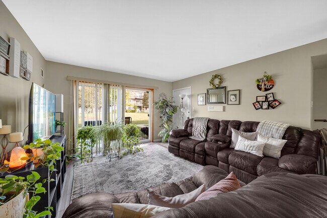 Foto del edificio - 9381 Bay Colony Dr