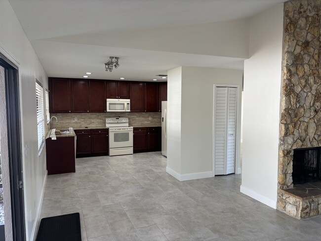 Photo - 1813 E Cheryl Dr House