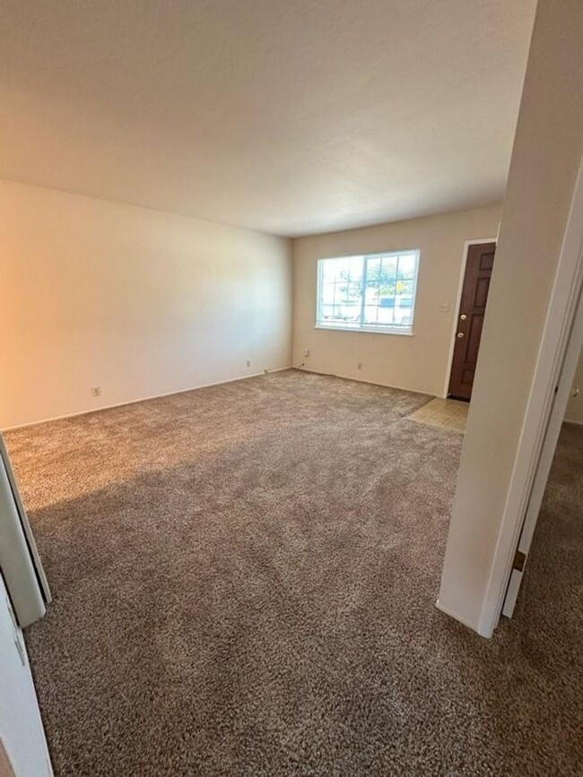 Building Photo - Lund/DUPLEX