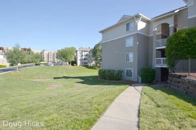 Building Photo - 4 br, 4 bath House - 11018 Graduate Lane #Y