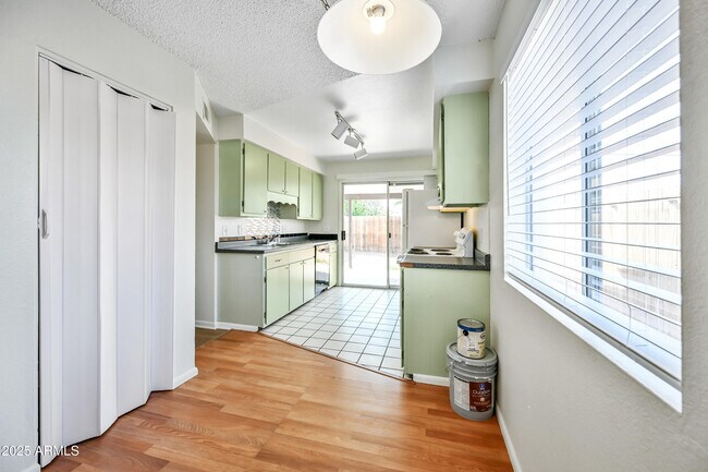 Foto del edificio - 356 N CHIPPEWA Pl