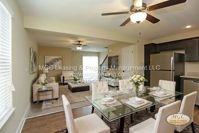 Foto del edificio - Come See Why Eagle Creek Living Is Superior To Apartment Living