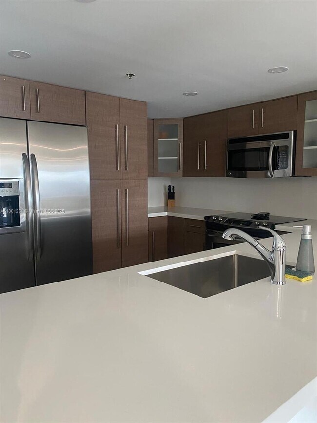 Foto del edificio - 1717 N Bayshore Dr
