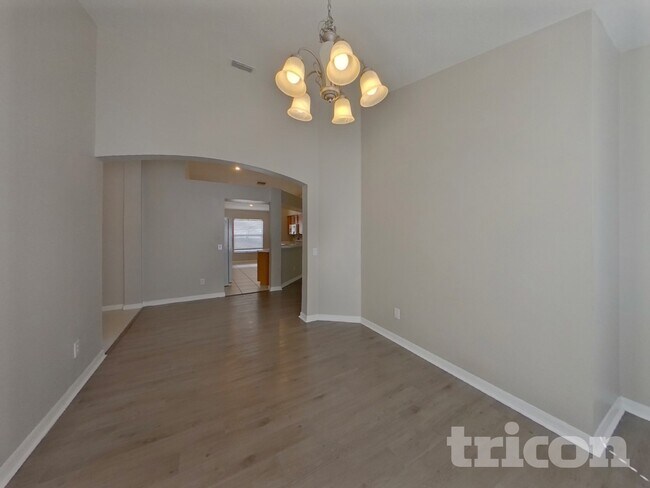 Building Photo - 31153 Whinsenton Dr