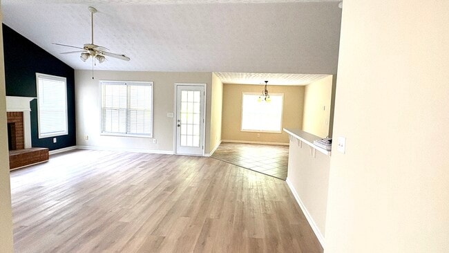 Building Photo - 2336 Pettit Dr