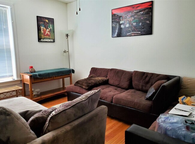 Foto del edificio - 1058 W Cornelia Ave