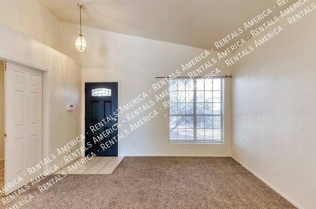 Building Photo - Great neighborhood, near Sabino Canyon!