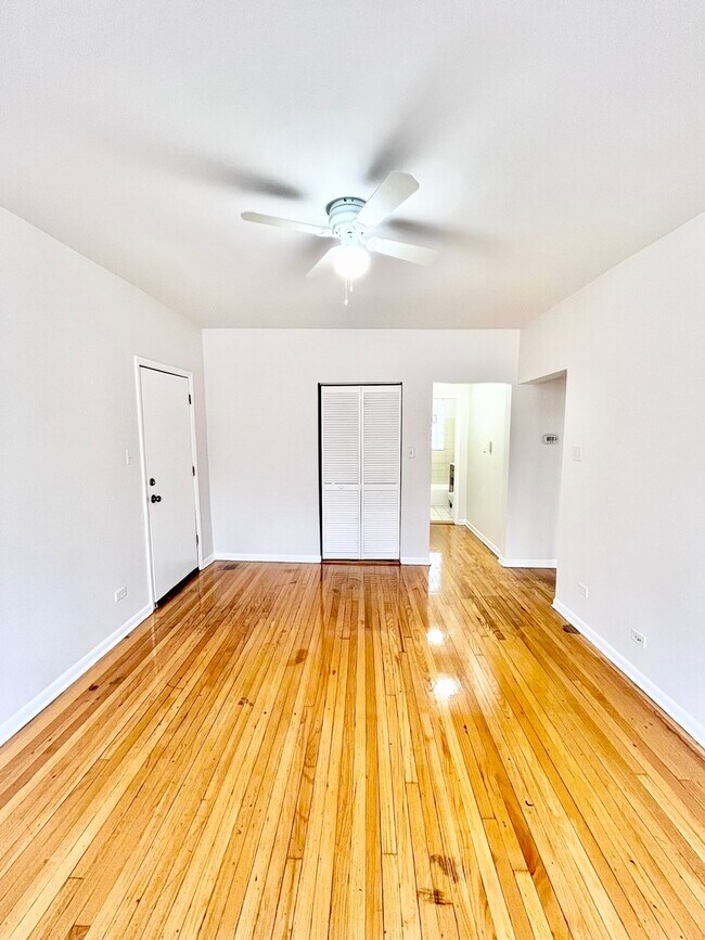 Foto del edificio - 3918 W Augusta Blvd