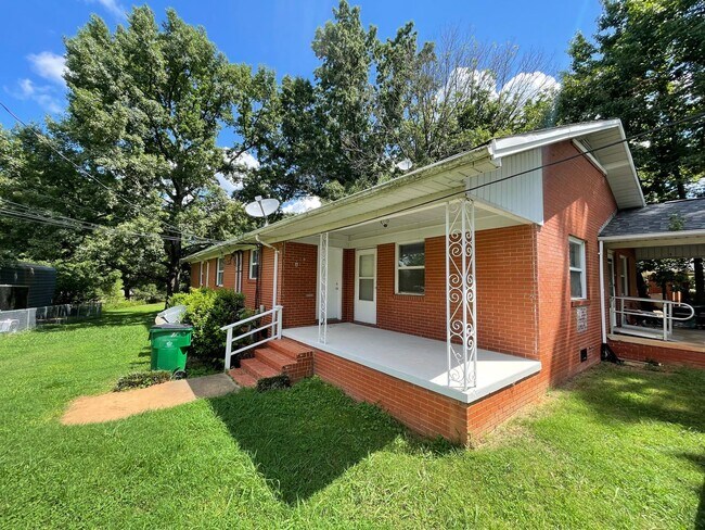 Building Photo - 7228 Tuckaseegee Rd