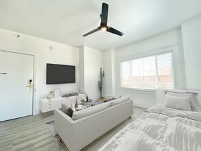 Building Photo - Leo Lofts