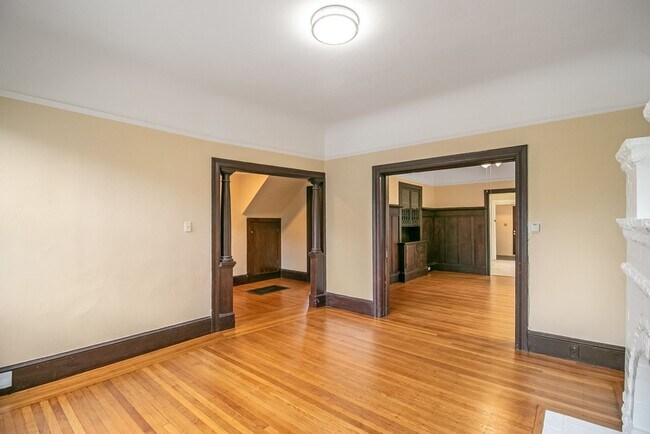 Building Photo - PARK AVE 1143-1149