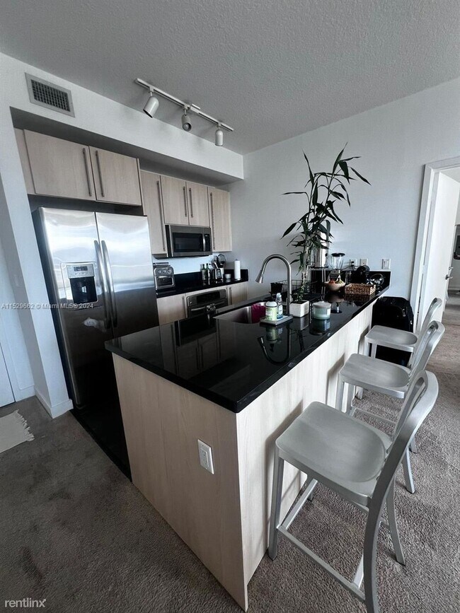 Foto del edificio - 79 SW 12th St