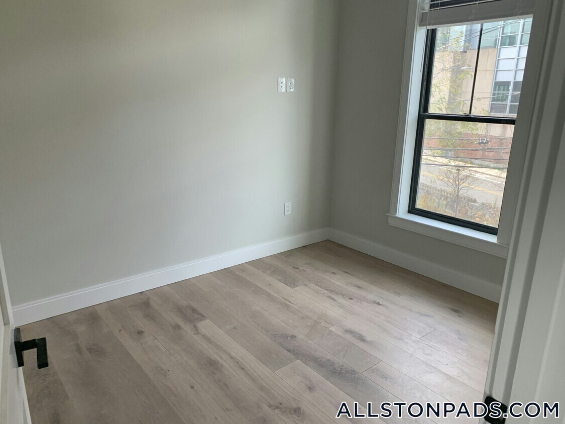 Foto principal - 157 Everett St