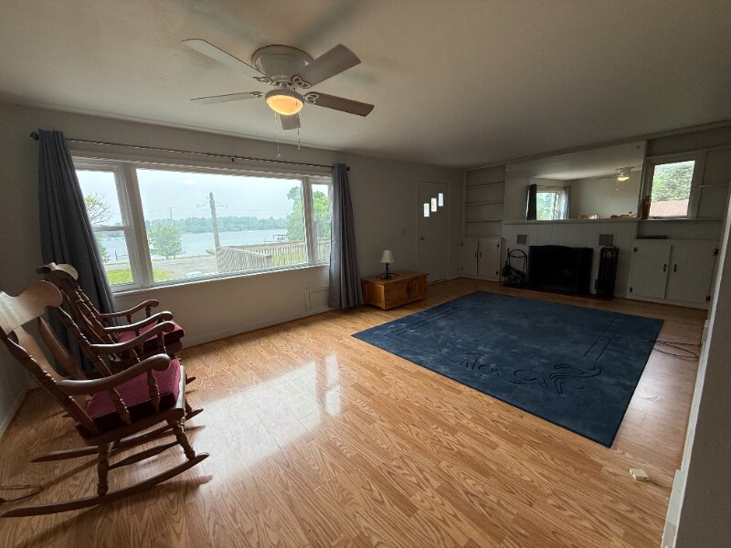 Foto principal - 2156 E River Rd