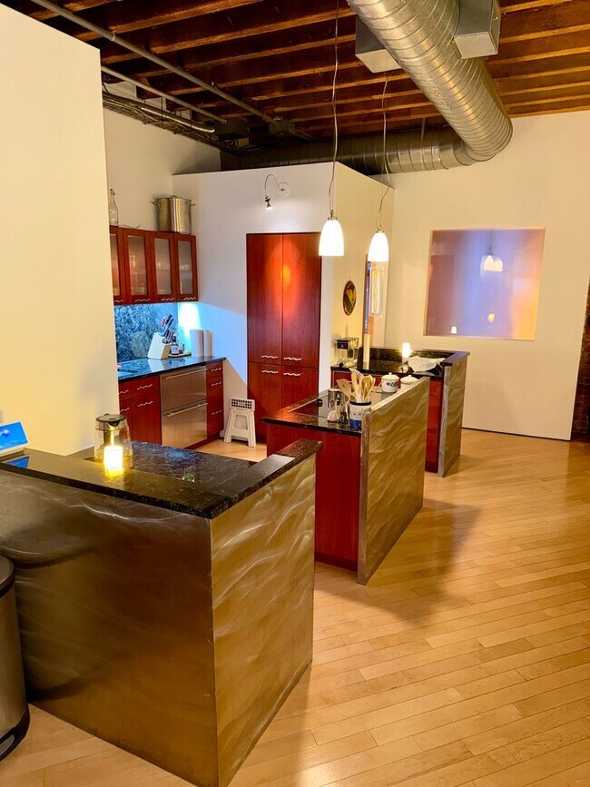 Foto del edificio - Beautifully 2-Bedroom Condo in Boston