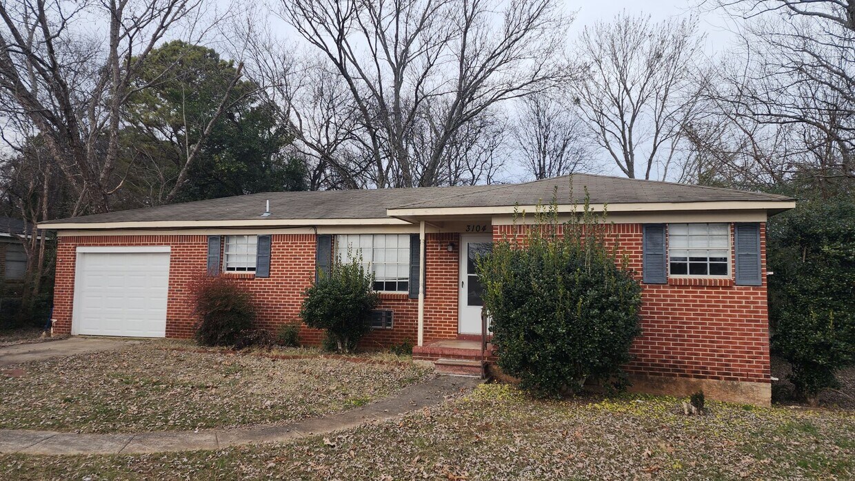 Foto principal - 3 BR/ 1.5 BA Single Family Home