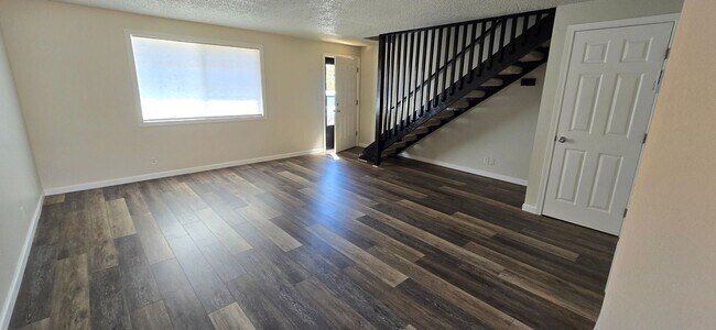 Foto del edificio - Fully Remodeled 3 Bedroom Townhome!