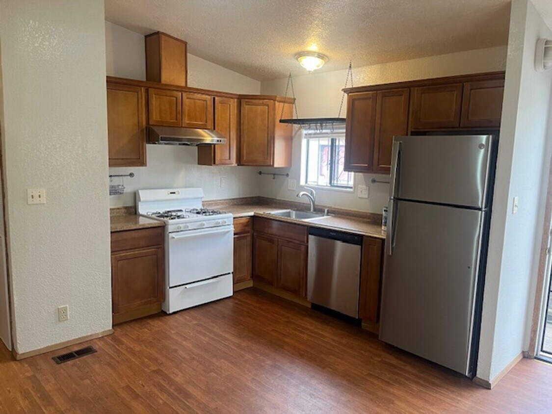 Foto principal - Three Bedroom in Temescal