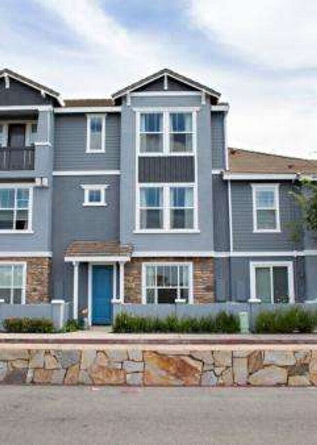 Foto del edificio - 6151 Lonetree Blvd