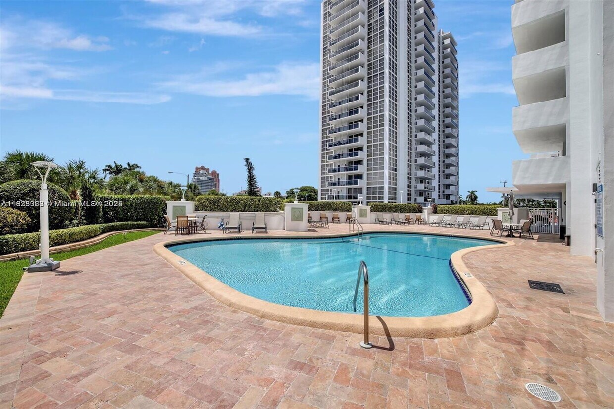 Foto principal - 2715 N Ocean Blvd