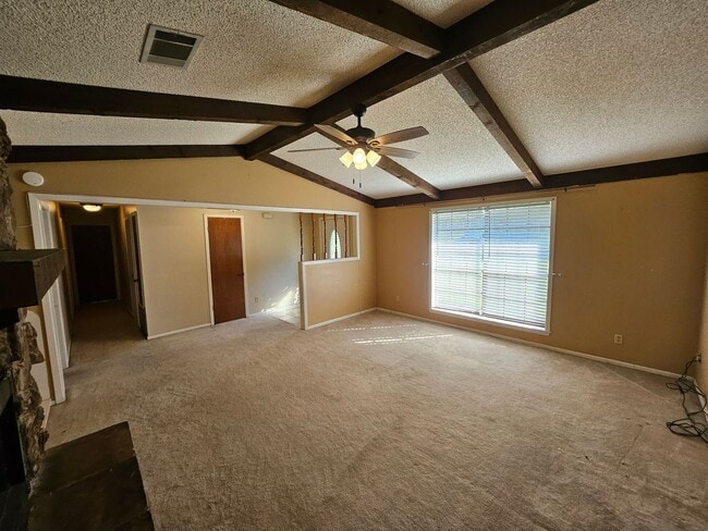 Building Photo - 105 Amelia Dr