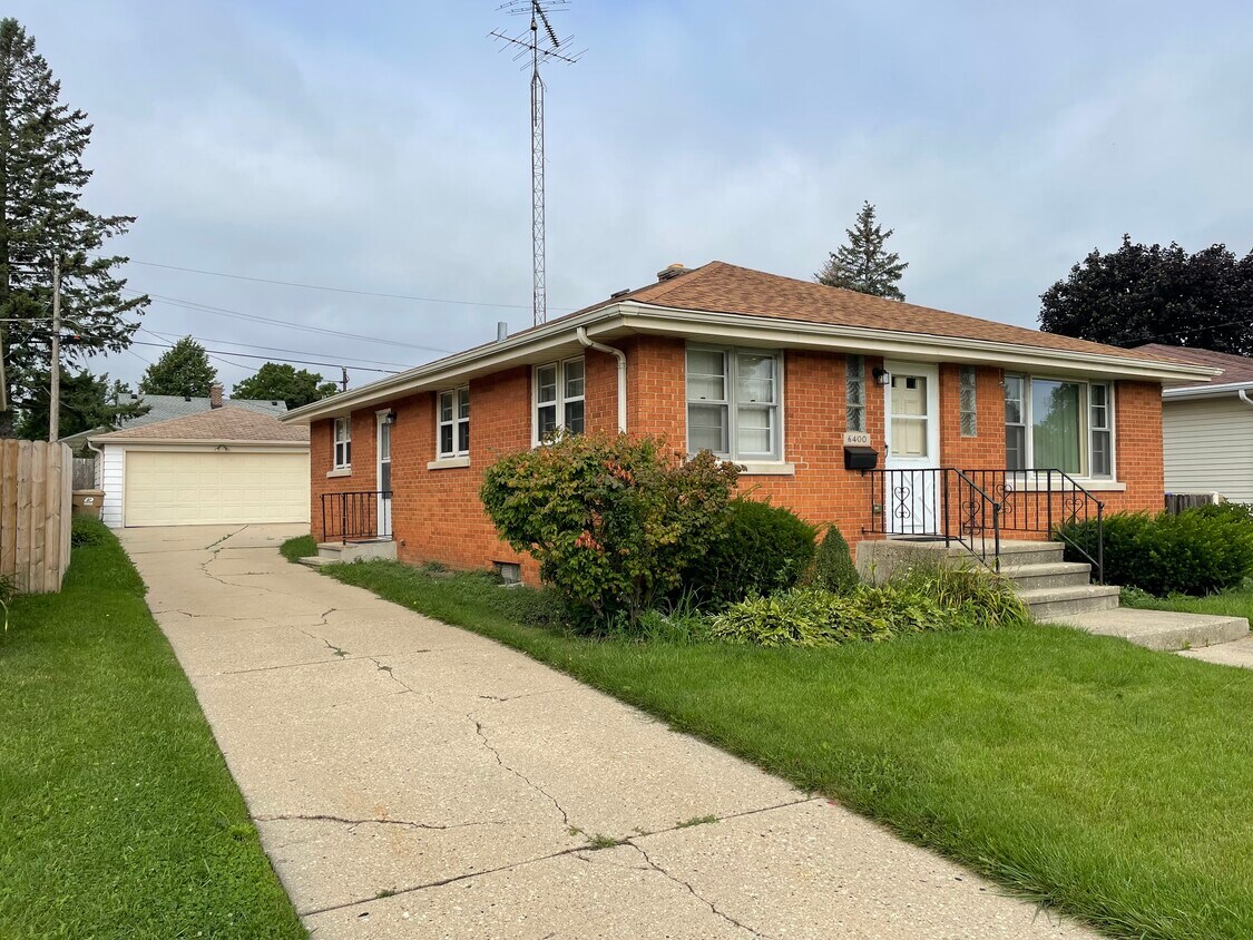 Primary Photo - 6400 50th Ave