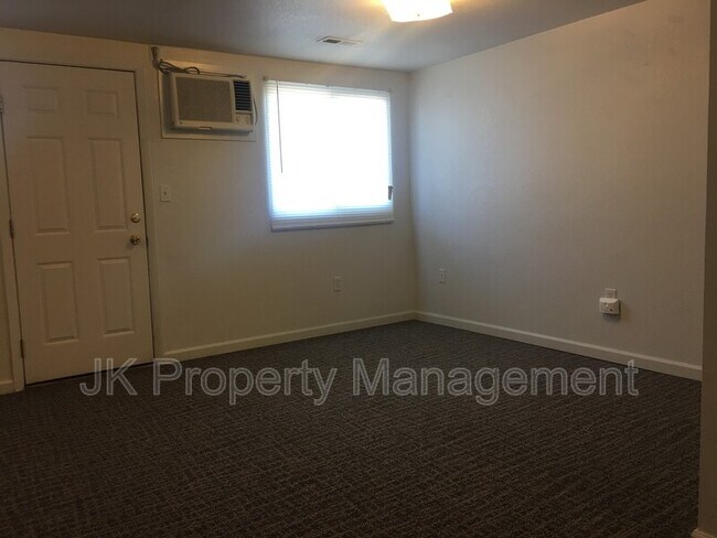 Building Photo - 4000 Ella Ave