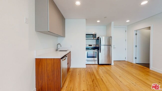 Building Photo - 938 Orange Grove Ave