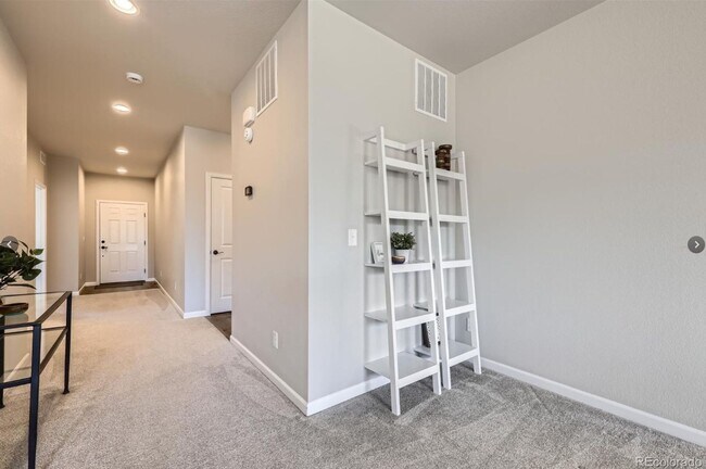 Building Photo - Long Realty & Property Management - Beauti...