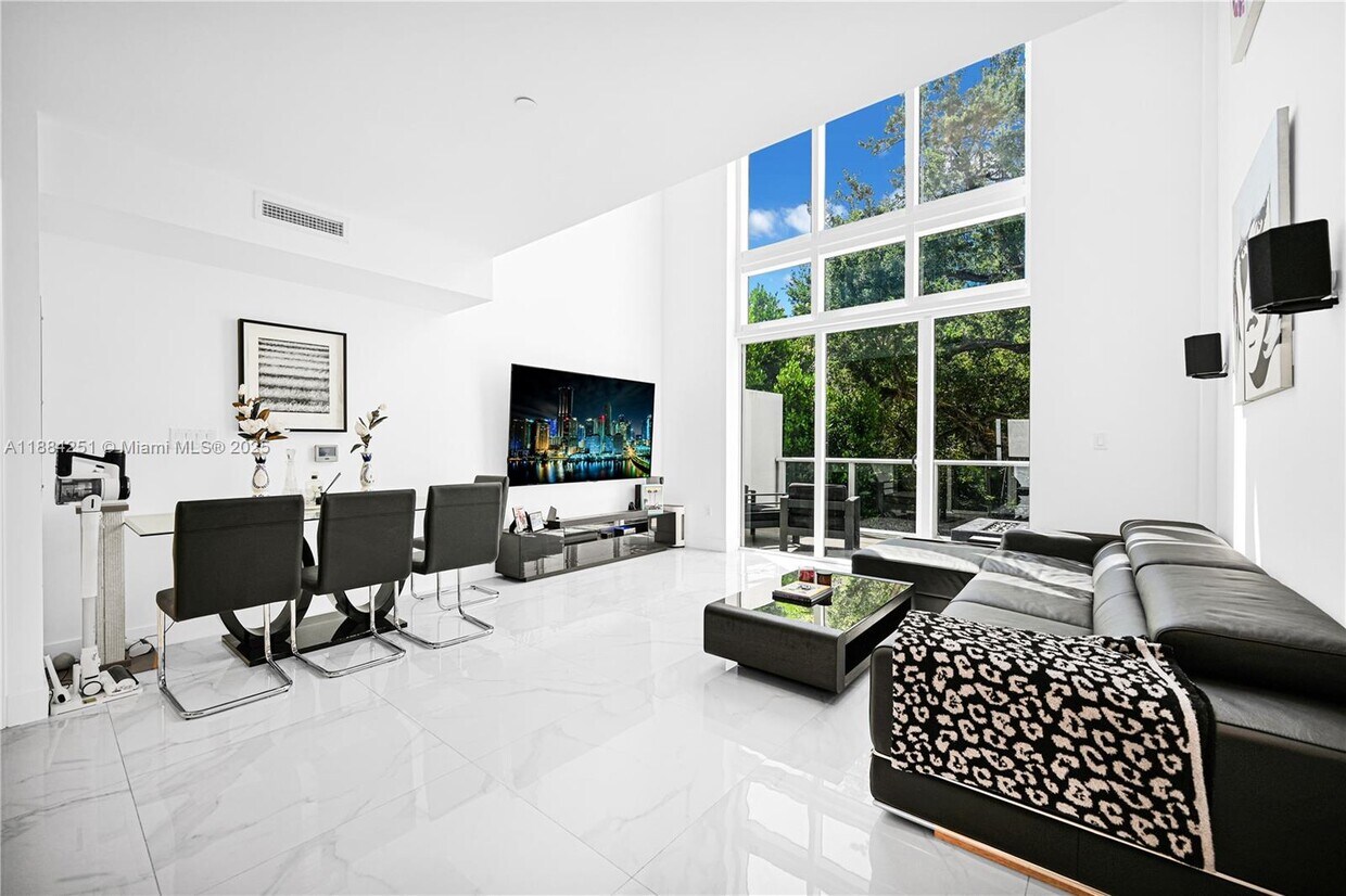 Foto principal - 455 NE 39th St